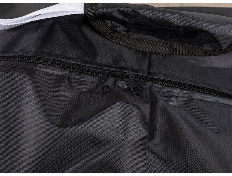 Close-up of Nice Bags durable polyester fabric and smooth zipper closure on ski bag