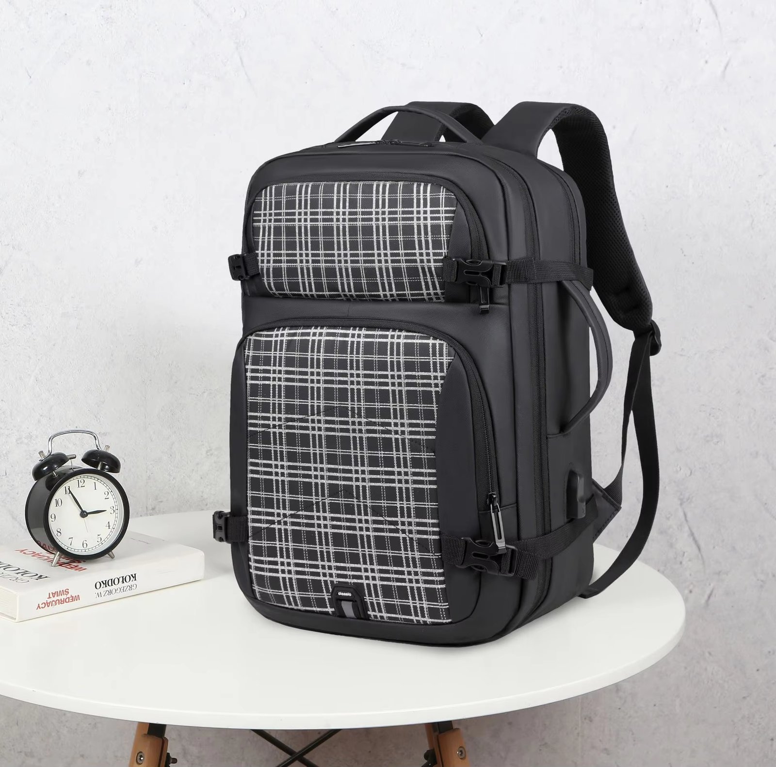 Water-Resistant Large Capacity USB Modern Outdoor Oxford Laptop Backpack product detail