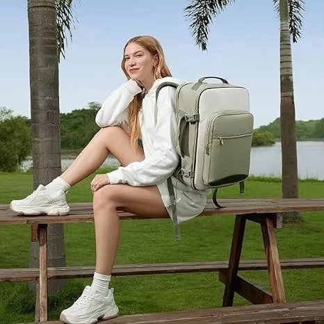 Water-Resistant Large Capacity Travel Oxford Laptop Backpack product detail