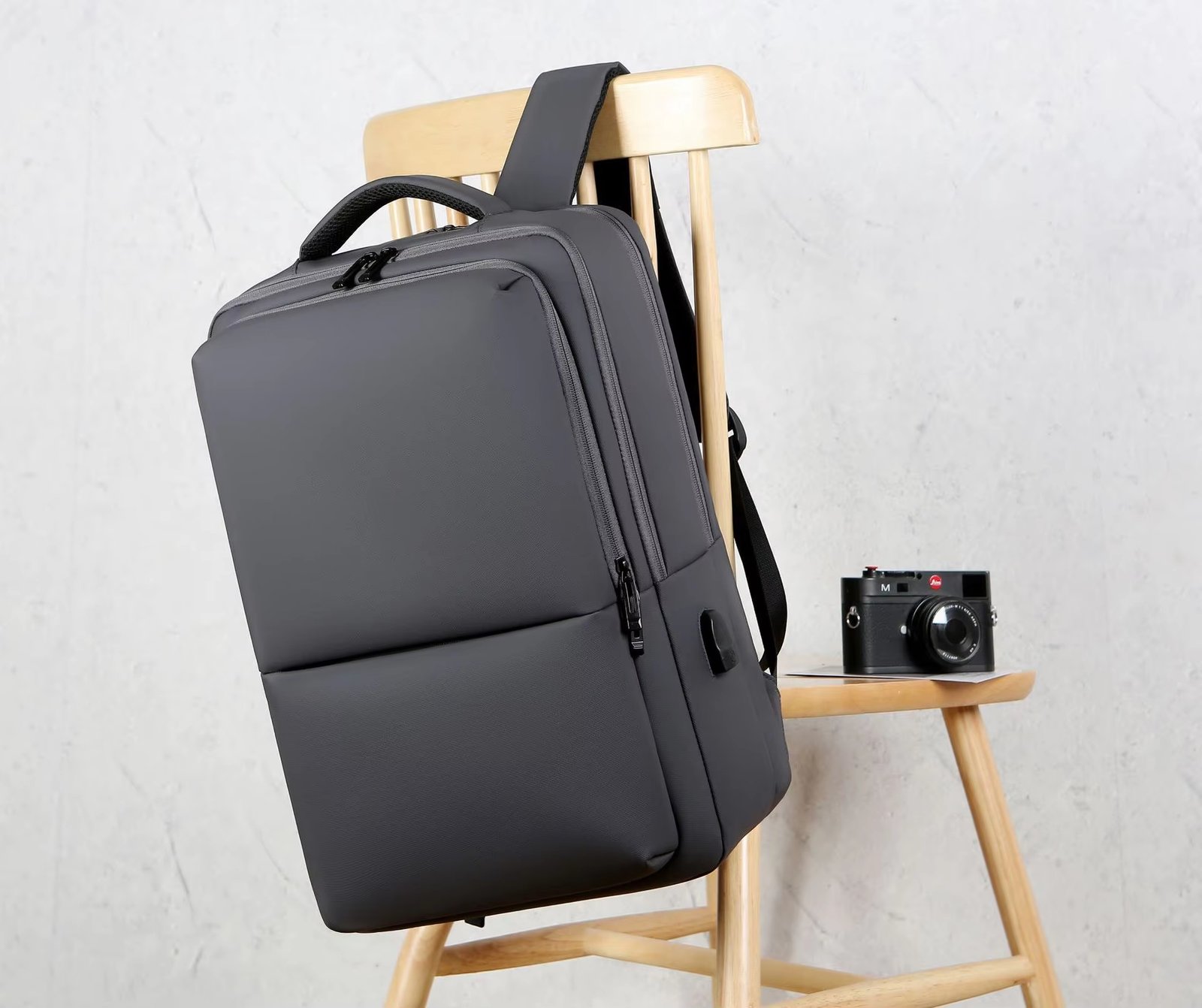 Water-Resistant Large Capacity USB Business Travel Oxford Laptop Backpack product detail