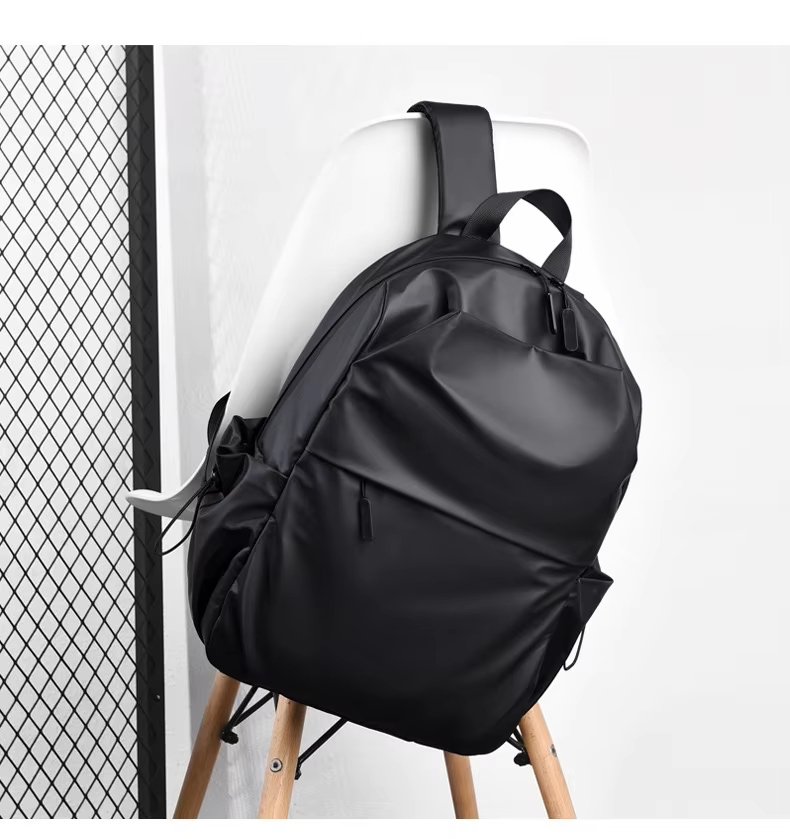 Water-Resistant Large Capacity Lightweight Outdoor Business PU Leather Laptop Backpack product detail
