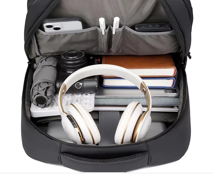 Water-Resistant USB Outdoor Business Travel Oxford Laptop Backpack product detail