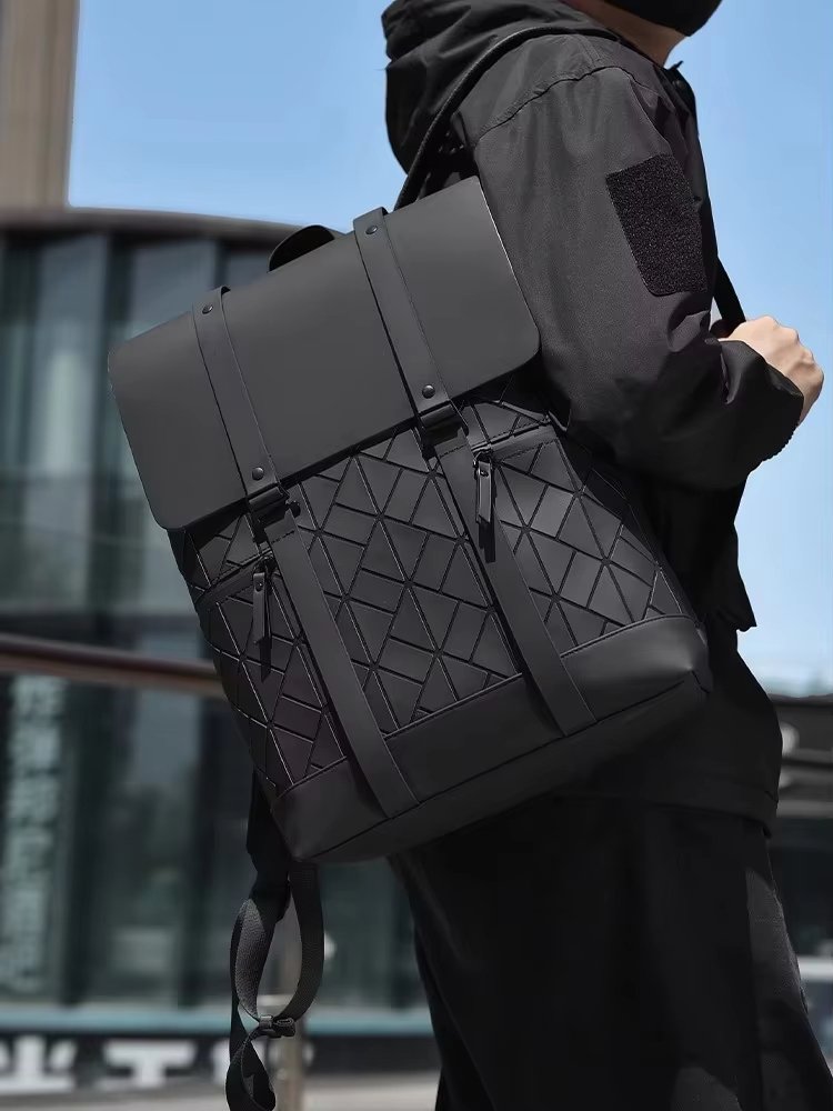 Anti-Theft Water-Resistant USB Vintage Business PU Leather Laptop Backpack product detail