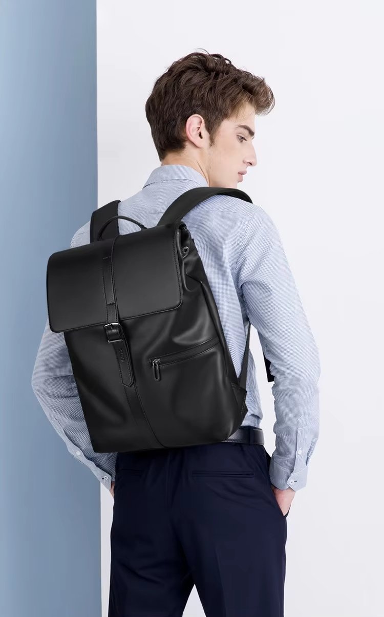 Anti-Theft Water-Resistant Lightweight USB Vintage Leather Laptop Backpack product detail