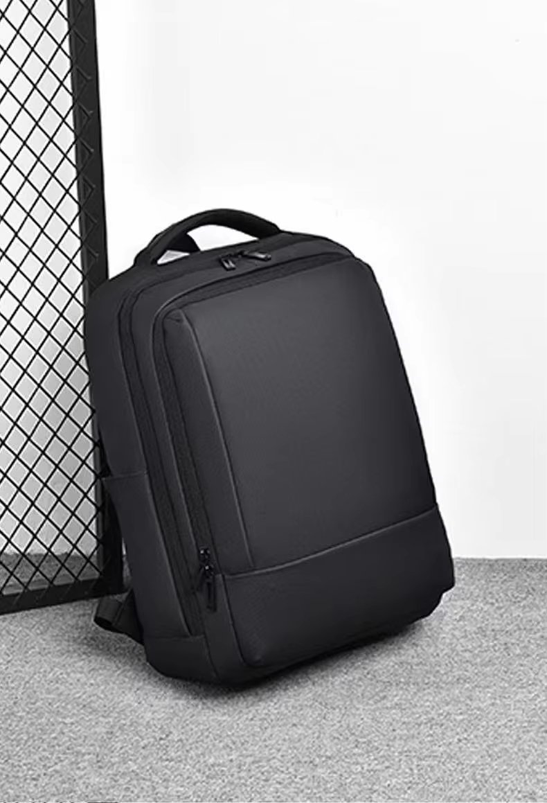 Water-Resistant Large Capacity USB Business Travel PU Leather Laptop Backpack product detail