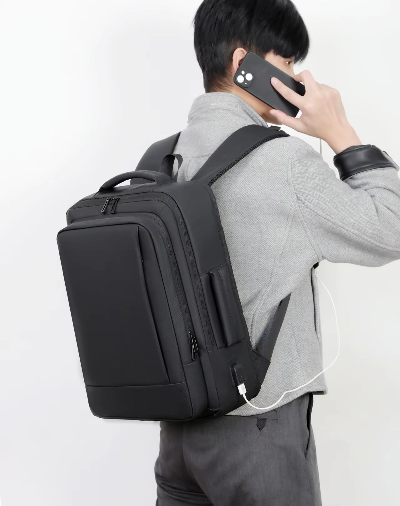 Water-Resistant Large Capacity Expandable USB Business Oxford Laptop Backpack product detail