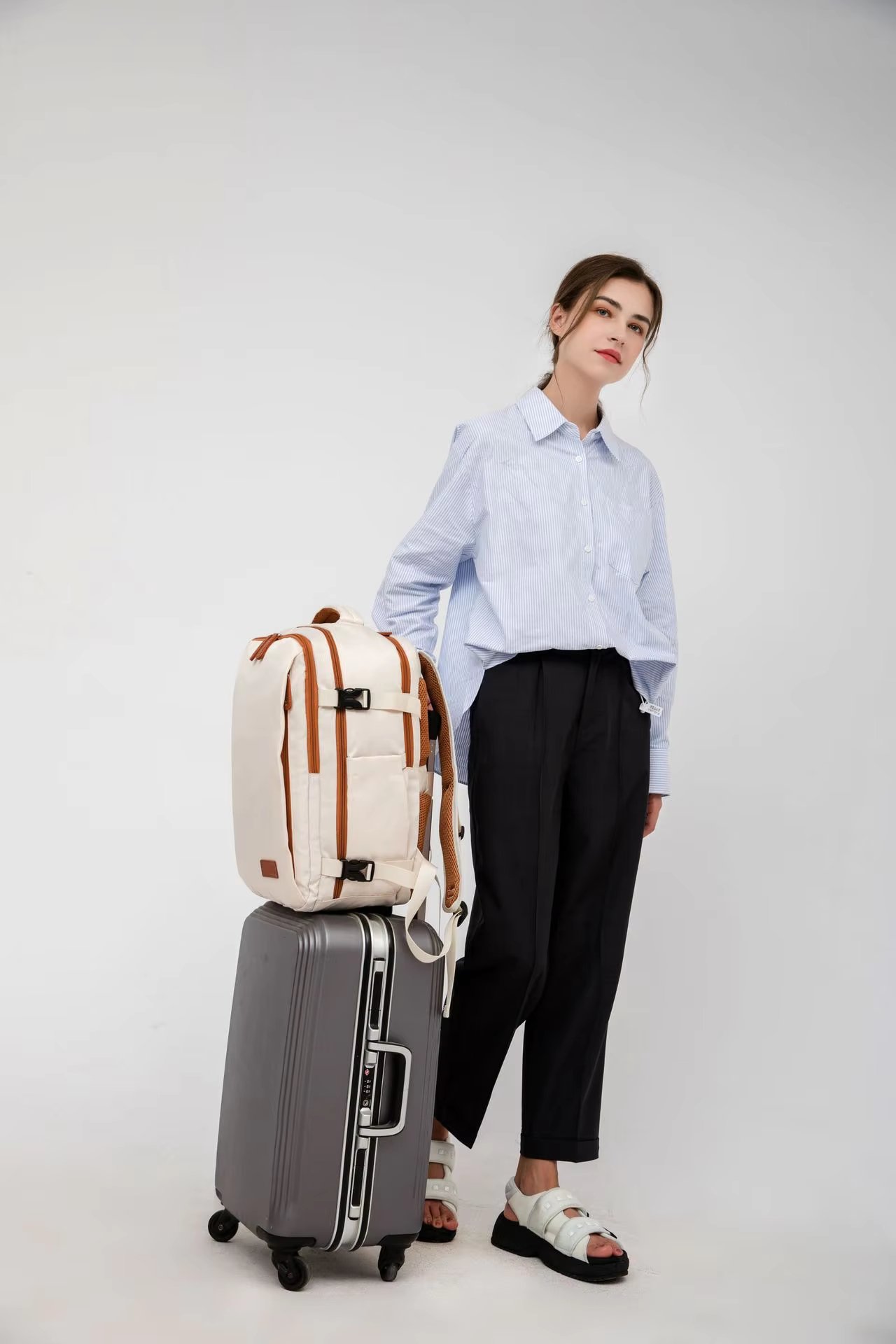 Water-Resistant Large Capacity Business Travel School Oxford Laptop Backpack product detail