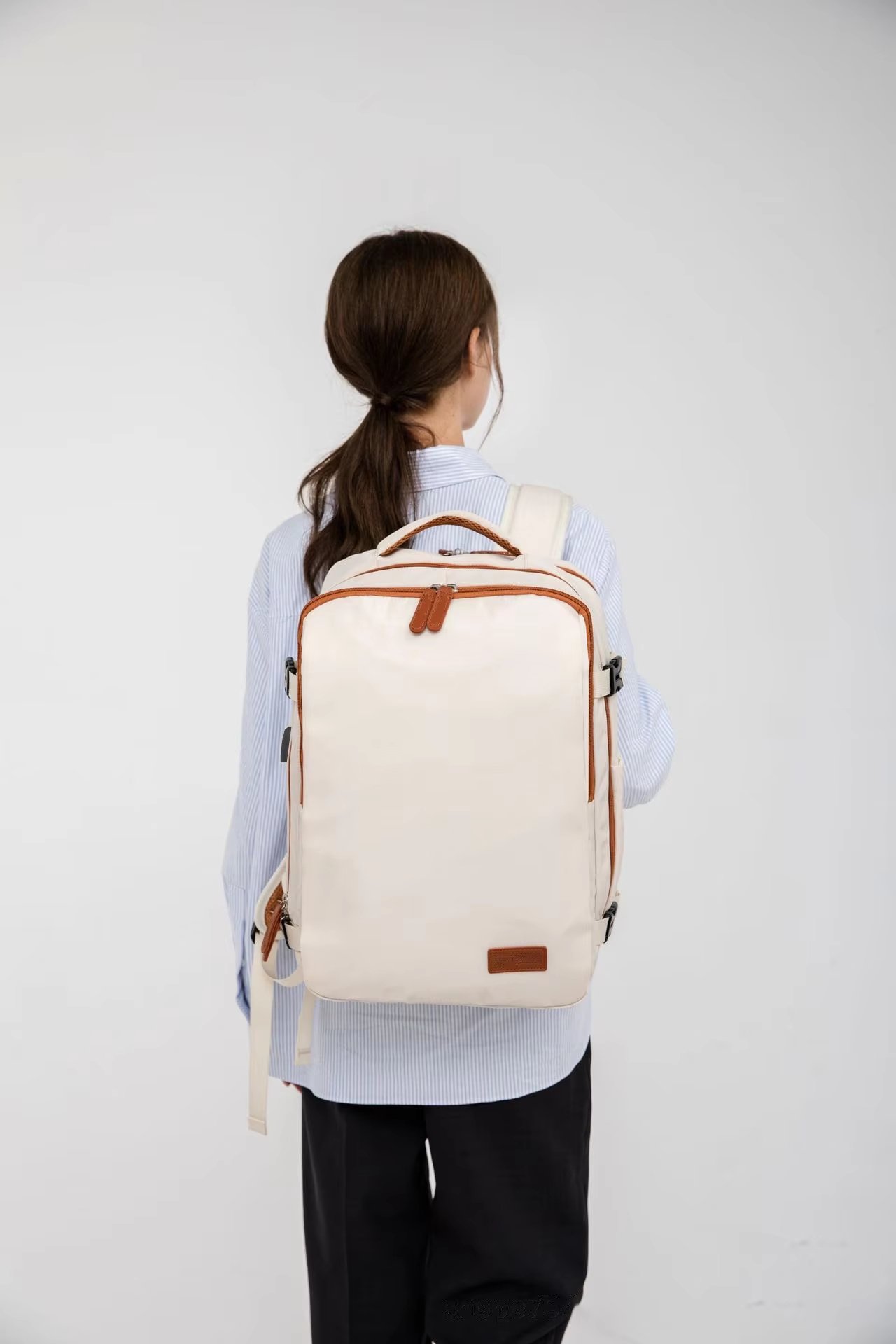 Water-Resistant Large Capacity Business Travel School Oxford Laptop Backpack product detail