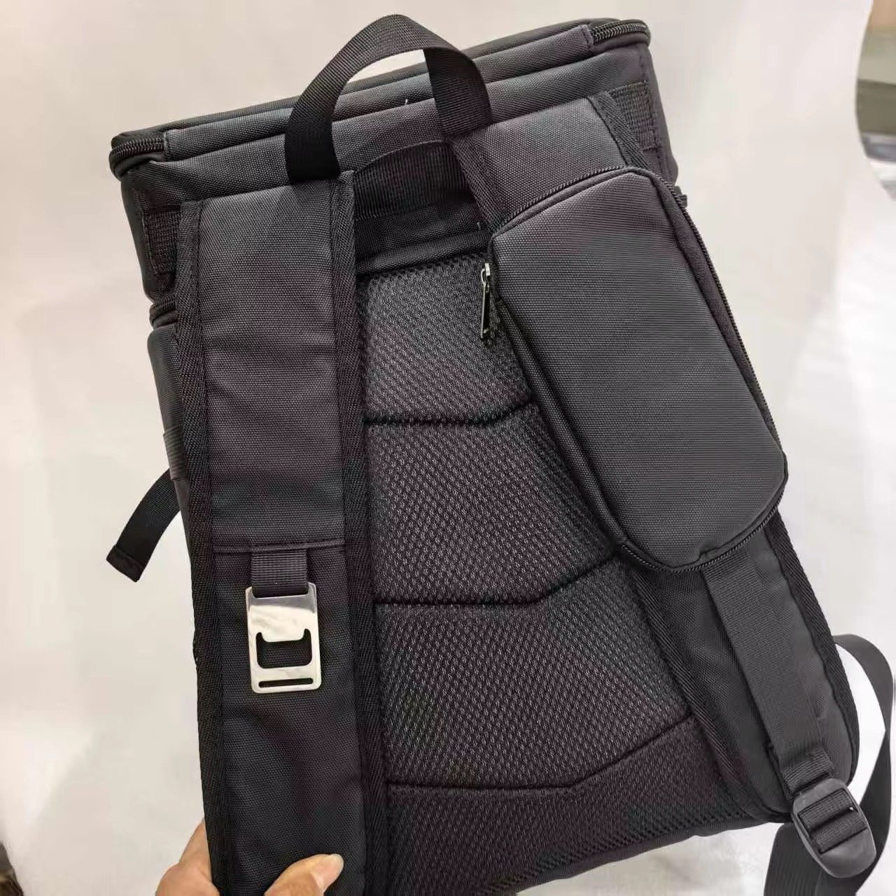 Customized Waterproof Insulated Cooler Backpack Thickened Leakproof Picnic Ice Bag Portable Outdoor Camping Thermal Storage Pack product detail