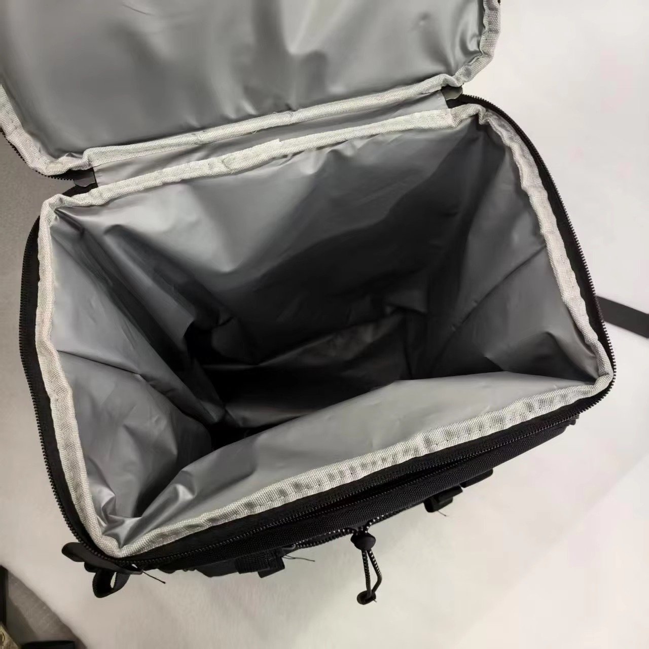 Customized Waterproof Insulated Cooler Backpack Thickened Leakproof Picnic Ice Bag Portable Outdoor Camping Thermal Storage Pack product detail