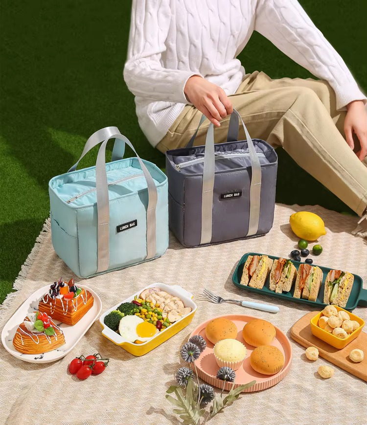 Insulated Lunch Tote with Foil Lining and Sturdy Handles product detail