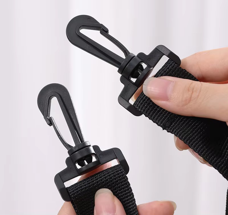 close-up of shoulder strap swivel hook hardware