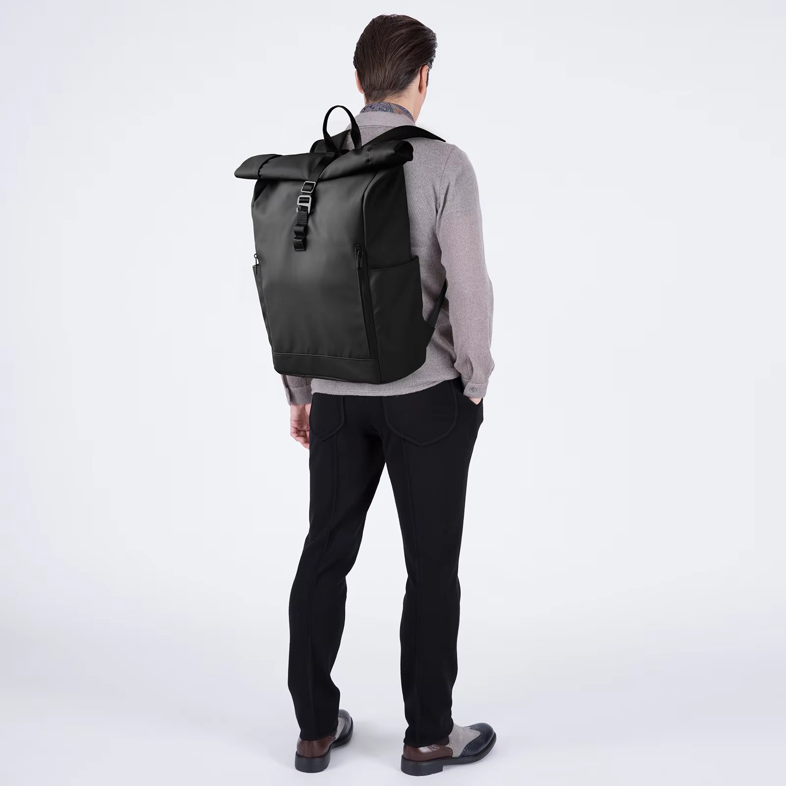 Water-Resistant Expandable Outdoor Business Travel PU Leather Roll Top Backpack product detail