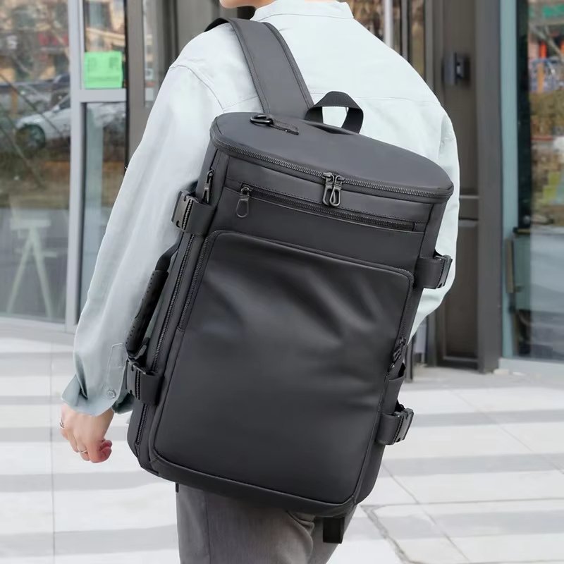 Anti-Theft Water-Resistant Large Capacity Vintage Business PU Leather Laptop Backpack product detail
