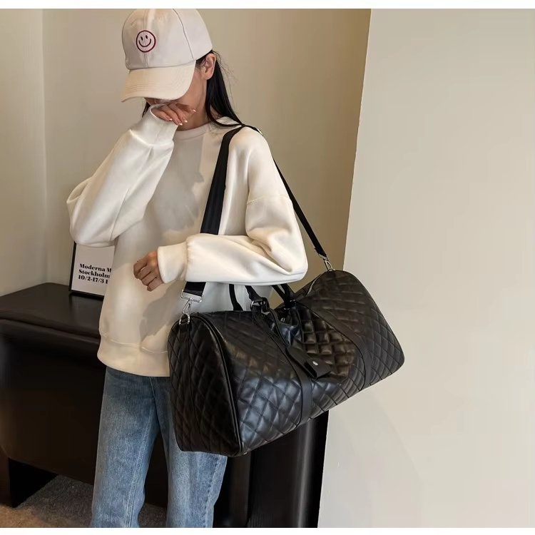 Waterproof PU Leather Weekend Travel Duffel Bag product detail