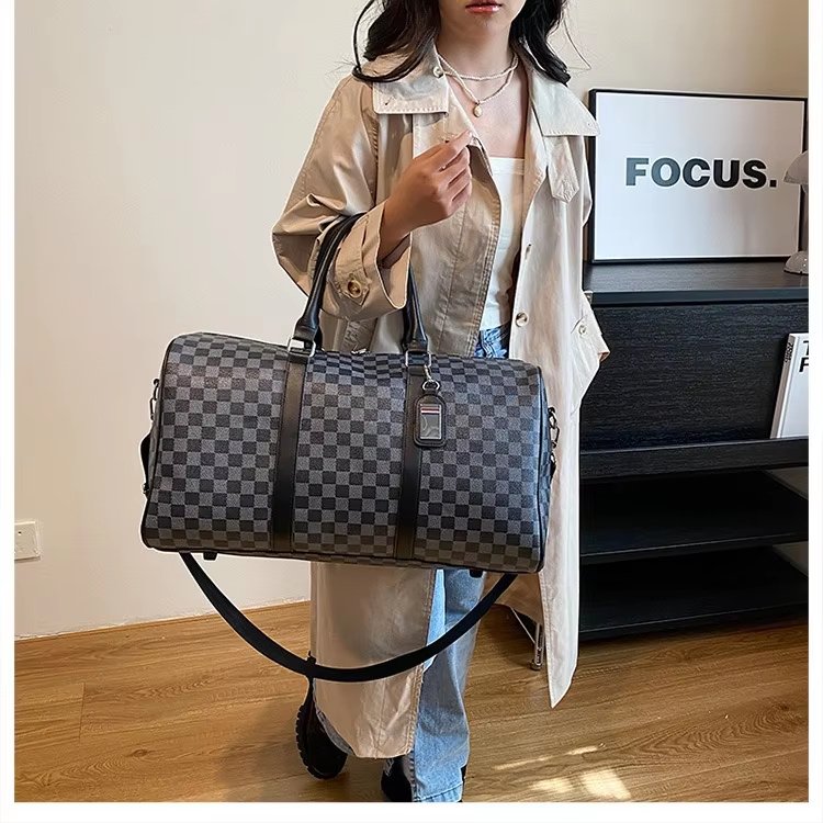 Waterproof PU Leather Business Travel Shoulder Duffel Bag product detail