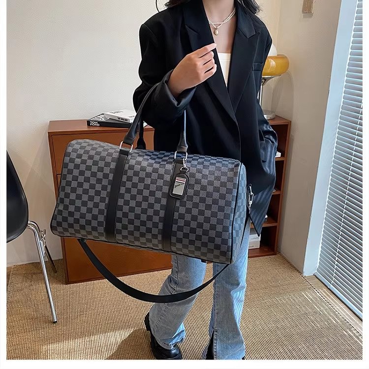 Waterproof PU Leather Business Travel Shoulder Duffel Bag product detail