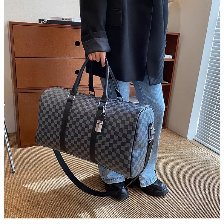 Waterproof PU Leather Business Travel Shoulder Duffel Bag product detail
