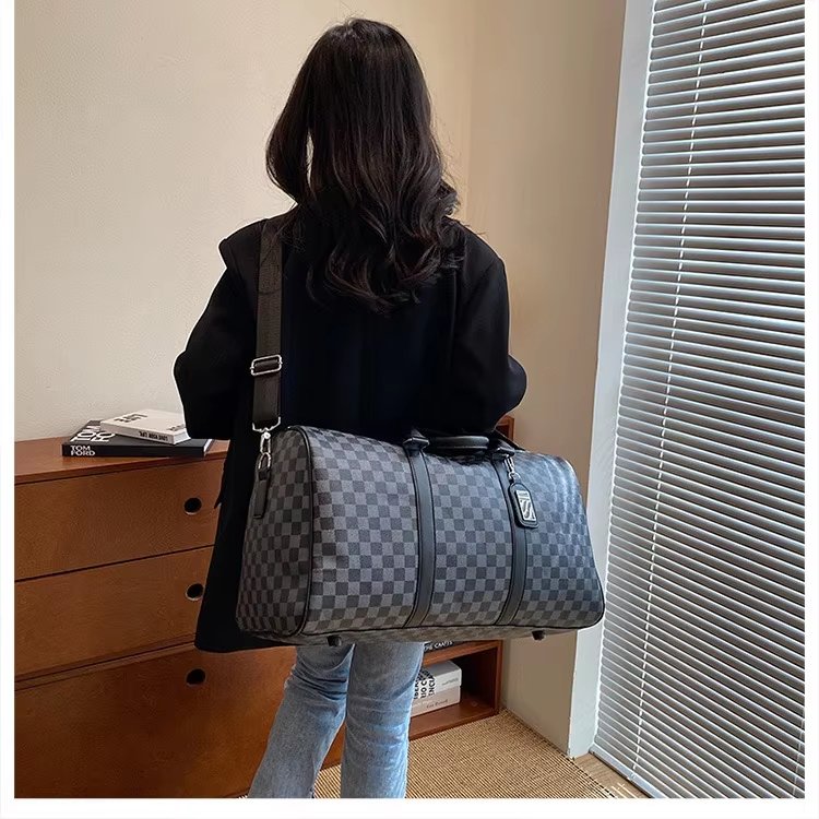 Waterproof PU Leather Business Travel Shoulder Duffel Bag product detail