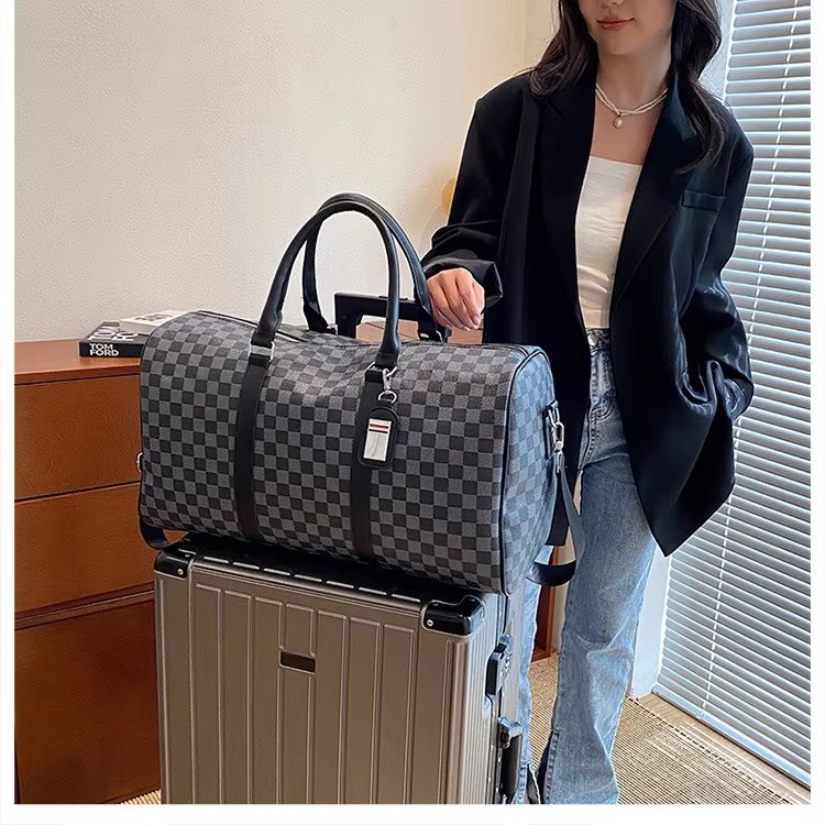 Waterproof PU Leather Business Travel Shoulder Duffel Bag product detail