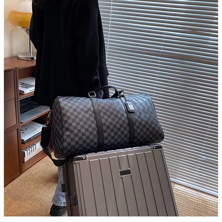 Waterproof PU Leather Business Travel Shoulder Duffel Bag product detail