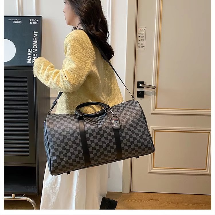Waterproof PU Leather Business Travel Shoulder Duffel Bag product detail
