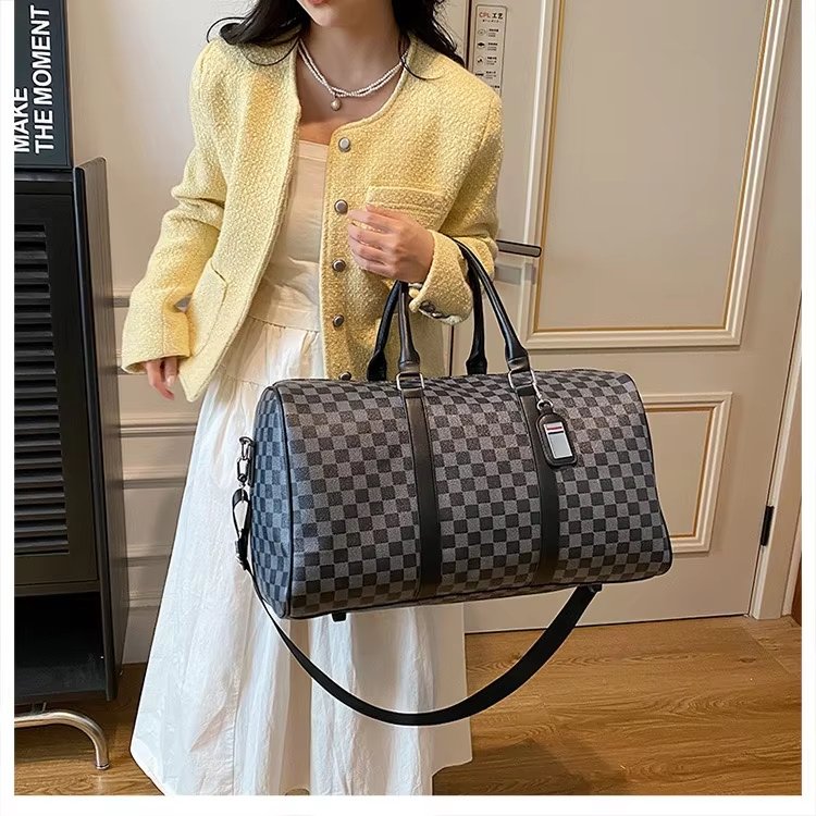 Waterproof PU Leather Business Travel Shoulder Duffel Bag product detail