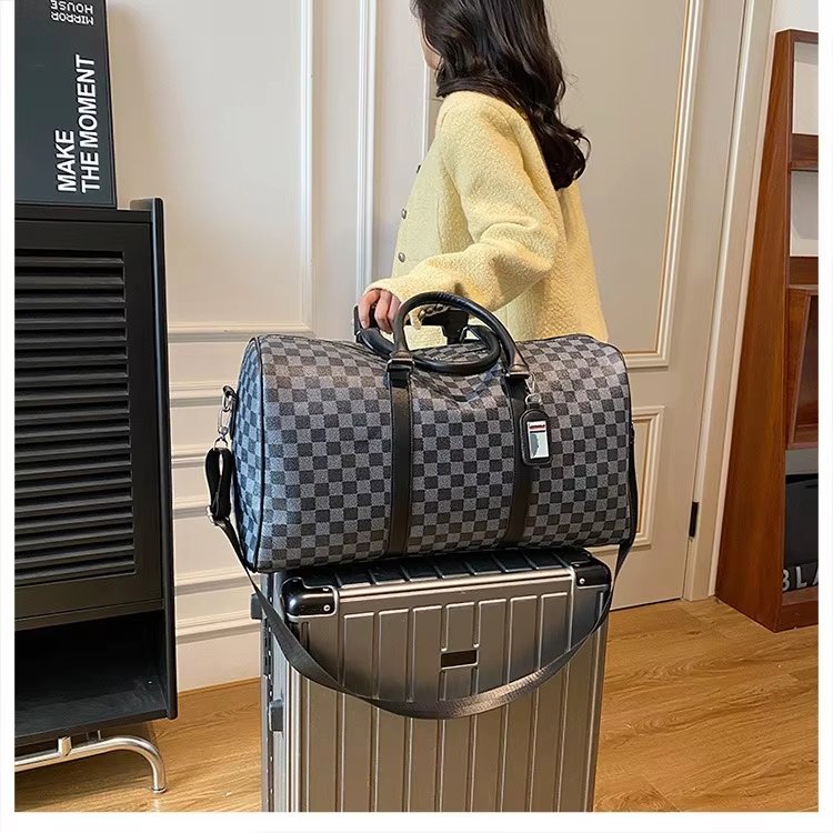 Waterproof PU Leather Business Travel Shoulder Duffel Bag product detail