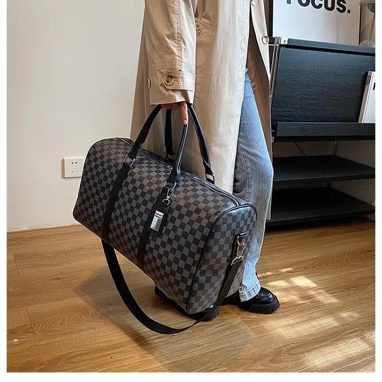 Waterproof PU Leather Business Travel Shoulder Duffel Bag product detail