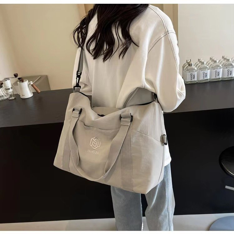 Embroidered Large Capacity Duffle Travel Duffel Tote Bag Handbag Lightweight Waterproof Sports Gym Fitness Luggage Bag detail image