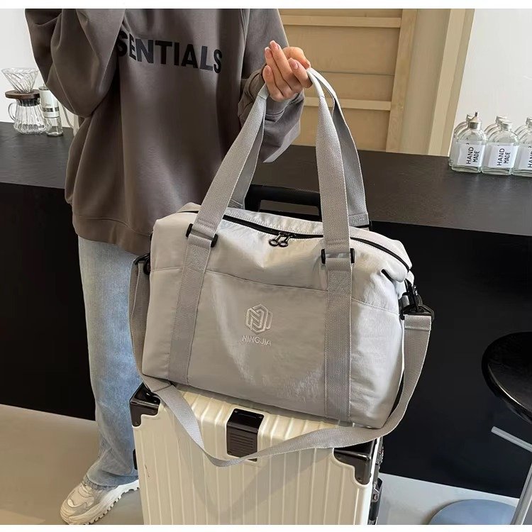 Embroidered Large Capacity Duffle Travel Duffel Tote Bag Handbag Lightweight Waterproof Sports Gym Fitness Luggage Bag detail image