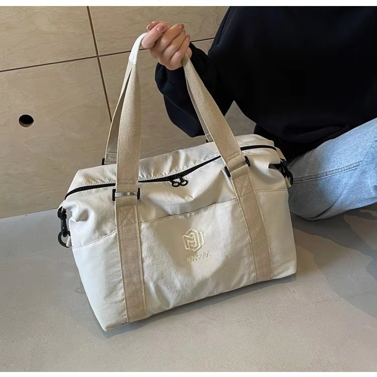 Embroidered Large Capacity Duffle Travel Duffel Tote Bag Handbag Lightweight Waterproof Sports Gym Fitness Luggage Bag detail image