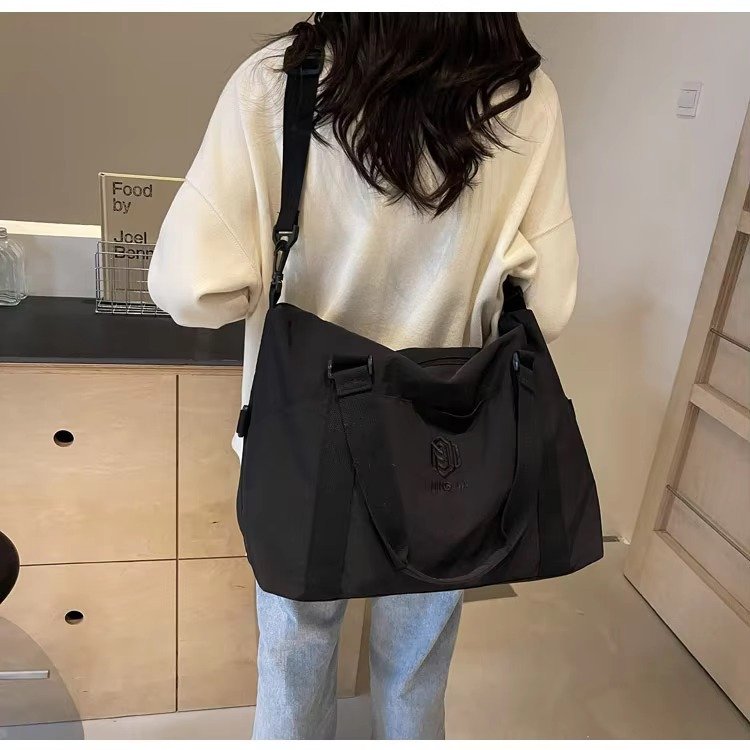 Embroidered Large Capacity Duffle Travel Duffel Tote Bag Handbag Lightweight Waterproof Sports Gym Fitness Luggage Bag detail image