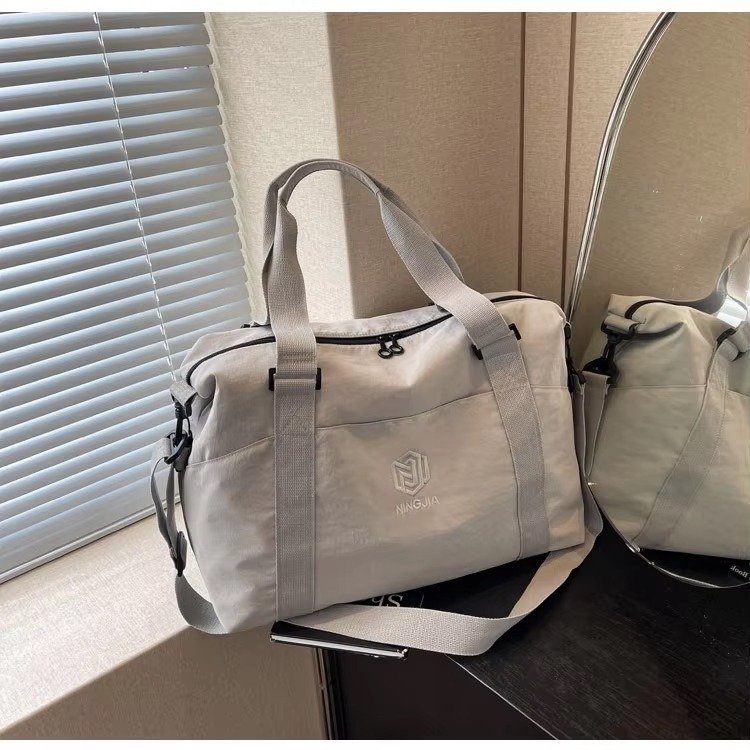 Embroidered Large Capacity Duffle Travel Duffel Tote Bag Handbag Lightweight Waterproof Sports Gym Fitness Luggage Bag detail image