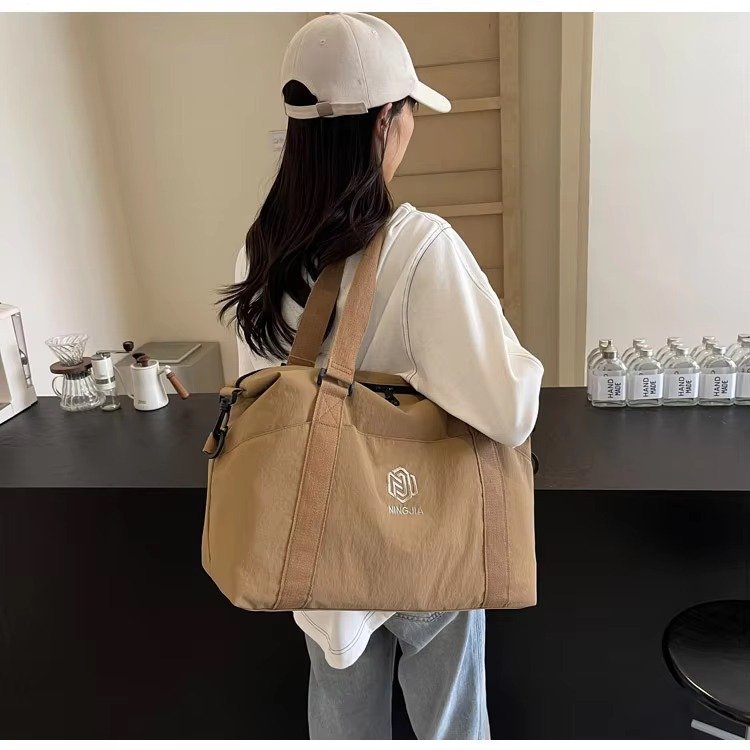 Embroidered Large Capacity Duffle Travel Duffel Tote Bag Handbag Lightweight Waterproof Sports Gym Fitness Luggage Bag detail image