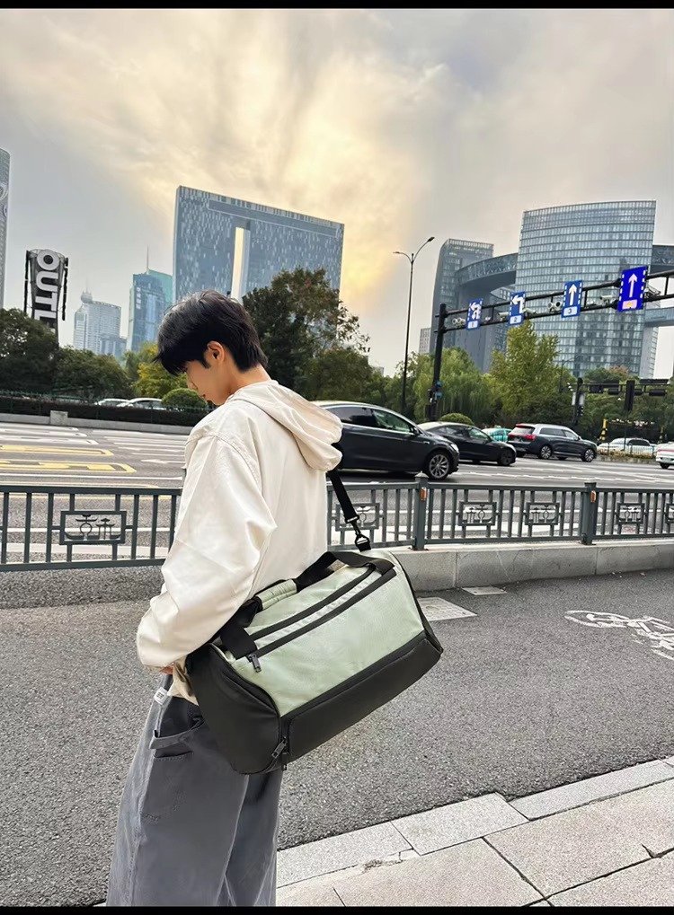Waterproof Sports Gym Fitness Yoga Bag Weekend Shoulder Travel Luggage Duffel Bag Handbag with Shoes Compartment detail image