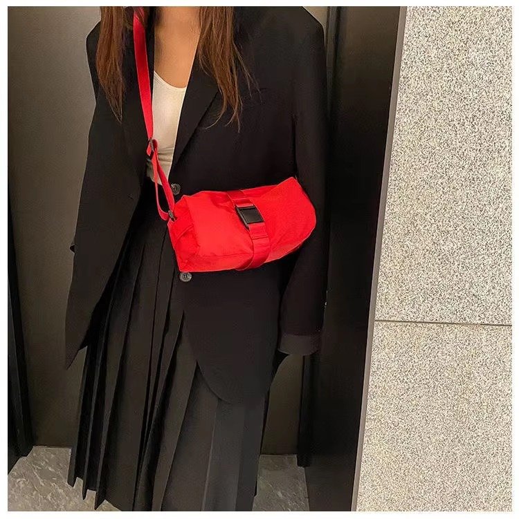 Large Capacity Solid Color Single Shoulder Crossbody Toast Bag Waterproof Sport Gym Fitness Travel Duffel Bag For detail image