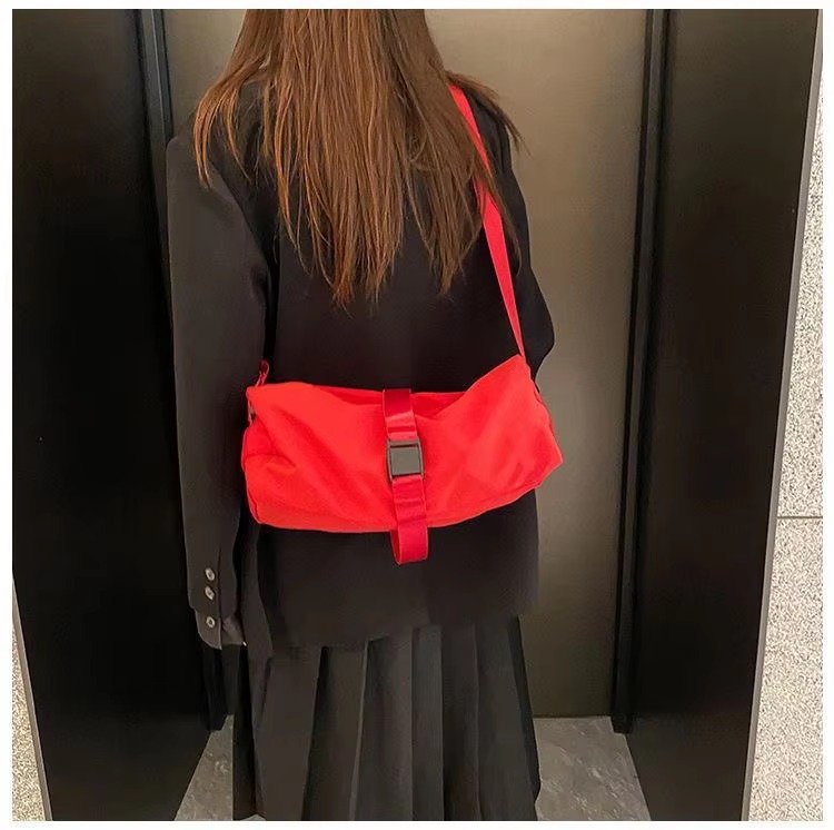 Large Capacity Solid Color Single Shoulder Crossbody Toast Bag Waterproof Sport Gym Fitness Travel Duffel Bag For detail image