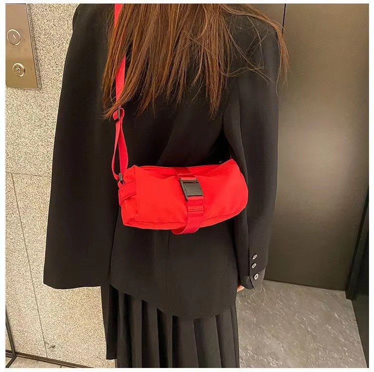 Large Capacity Solid Color Single Shoulder Crossbody Toast Bag Waterproof Sport Gym Fitness Travel Duffel Bag For detail image