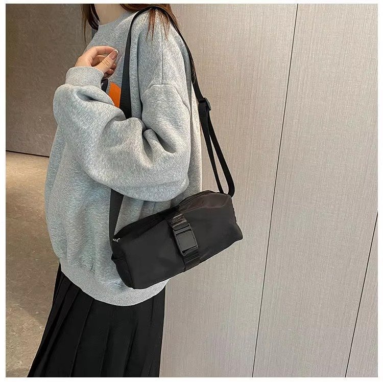 Large Capacity Solid Color Single Shoulder Crossbody Toast Bag Waterproof Sport Gym Fitness Travel Duffel Bag For detail image