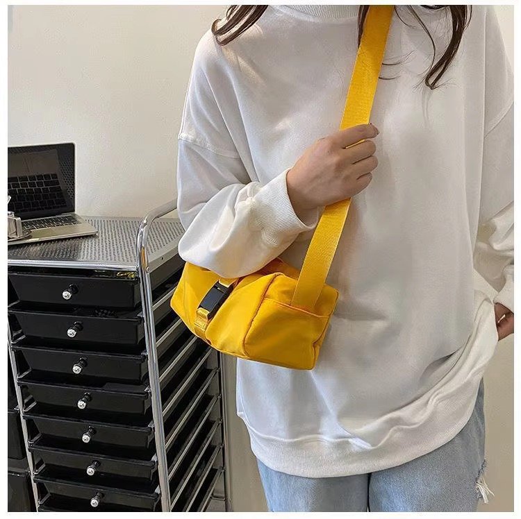 Large Capacity Solid Color Single Shoulder Crossbody Toast Bag Waterproof Sport Gym Fitness Travel Duffel Bag For detail image