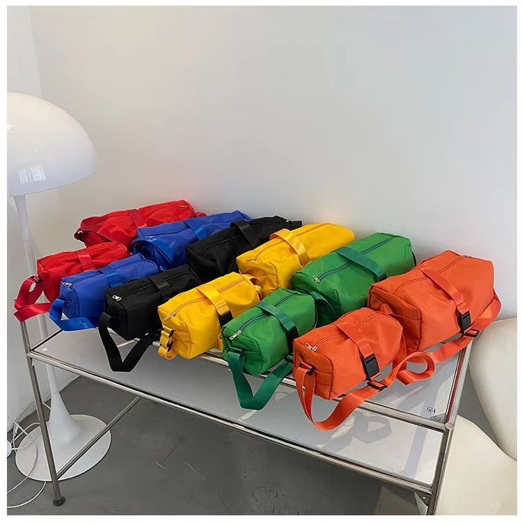 Large Capacity Solid Color Single Shoulder Crossbody Toast Bag Waterproof Sport Gym Fitness Travel Duffel Bag For detail image