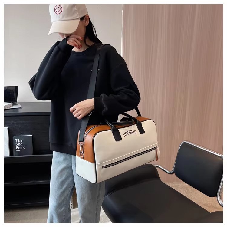 Waterproof PU Leather Business Travel Overnight Duffel Bag product detail