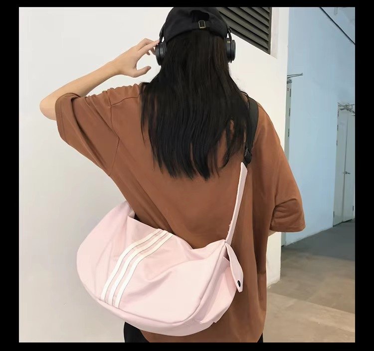 Large Capacity Sports Swimming Yoga Fitness Bag Casual Lightweight Messenger Travel Duffel Bag Lightweight Storage Crossbody Bag detail image