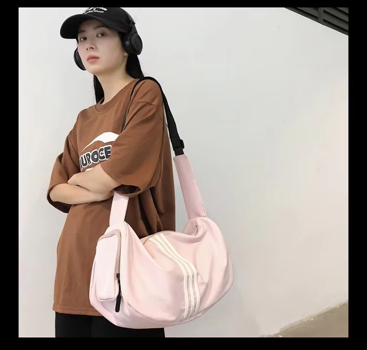 Large Capacity Sports Swimming Yoga Fitness Bag Casual Lightweight Messenger Travel Duffel Bag Lightweight Storage Crossbody Bag detail image