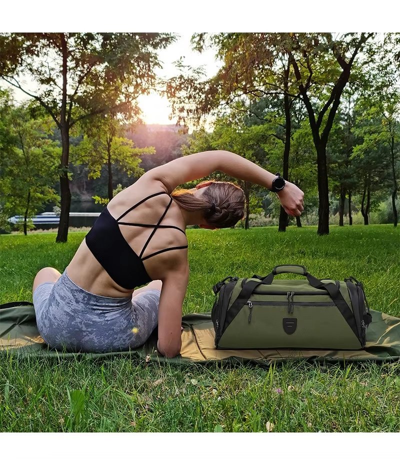 Waterproof Polyester Weekend Travel Garment Duffel Bag product detail
