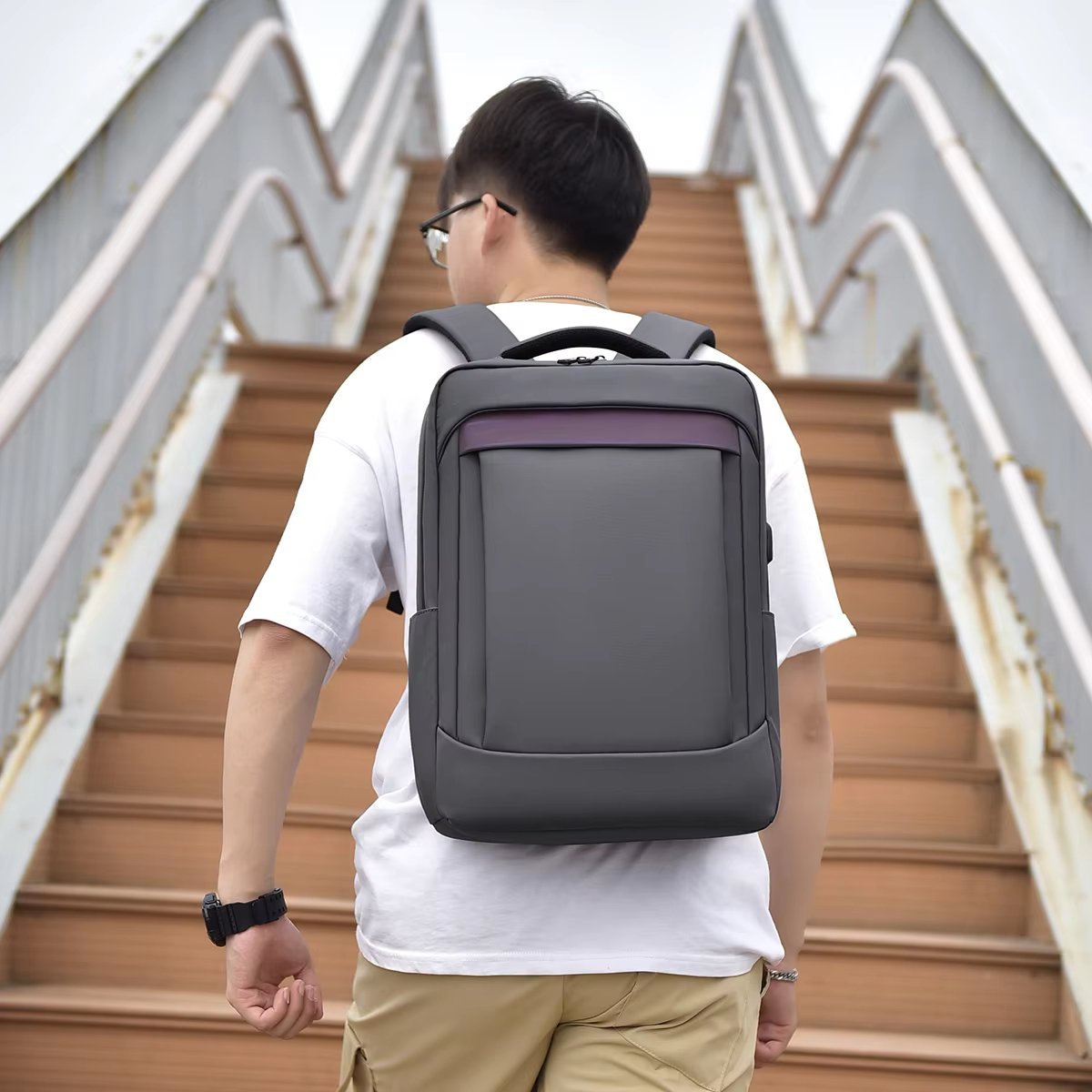 Water-Resistant USB Business Travel Oxford Business Backpack product detail