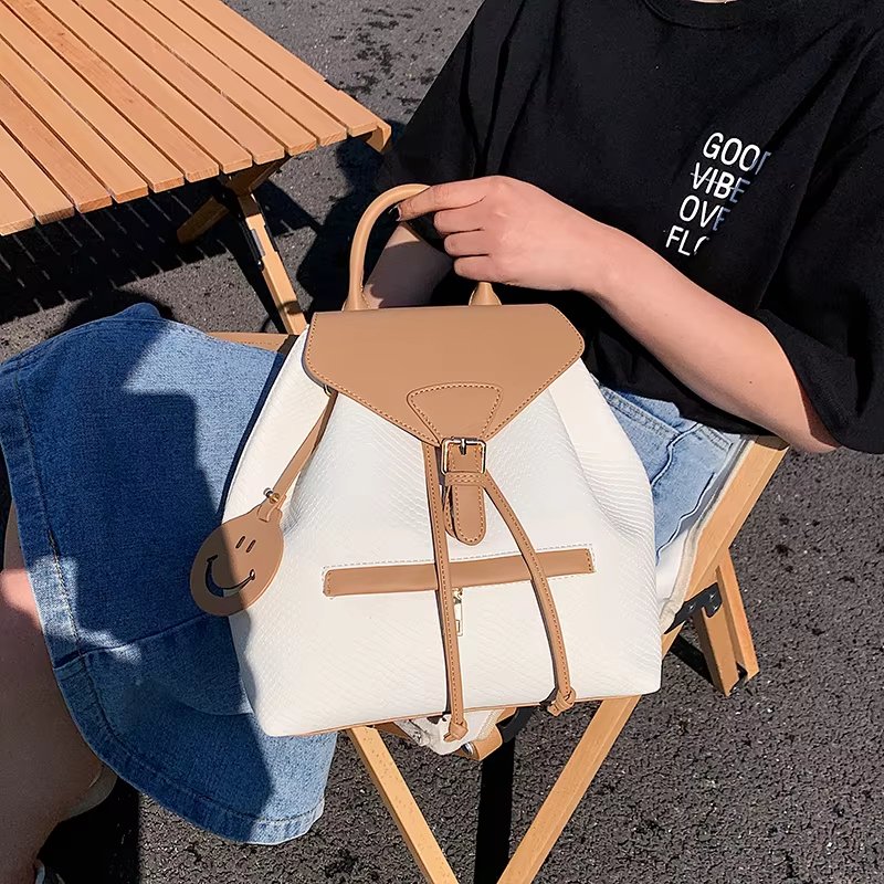 Modern Outdoor Travel Casual PU Leather Casual Backpack product detail