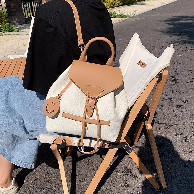 Modern Outdoor Travel Casual PU Leather Casual Backpack product detail