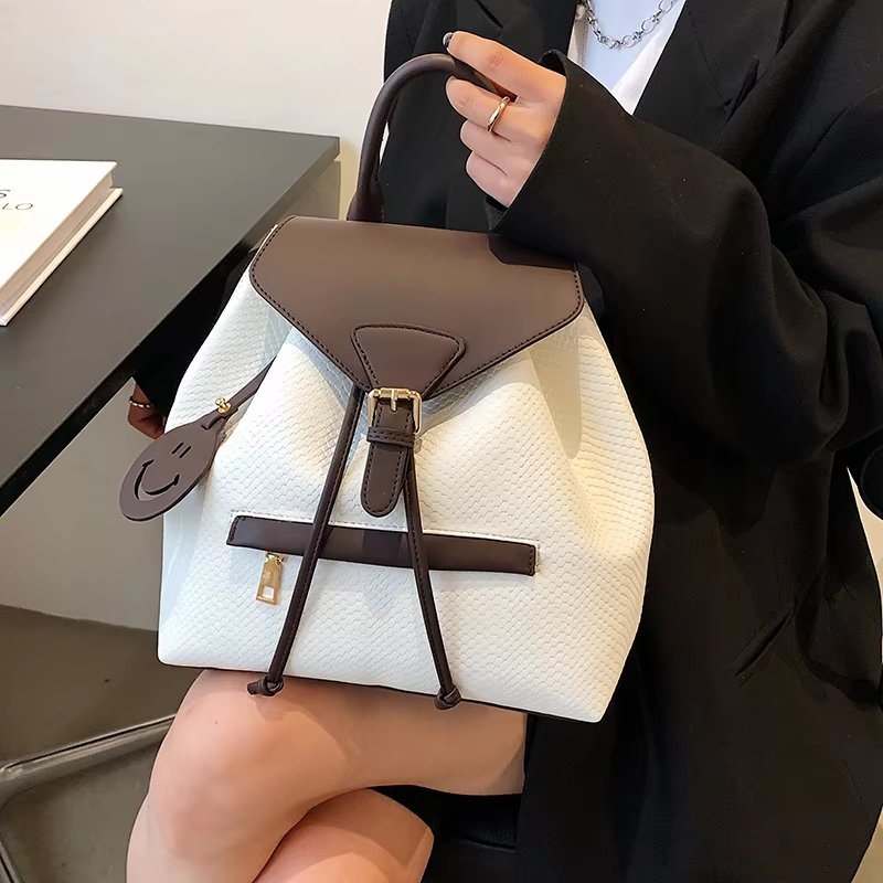 Modern Outdoor Travel Casual PU Leather Casual Backpack product detail